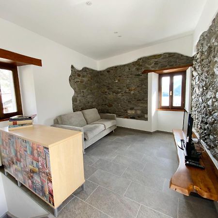 Independent Stone House With Lake View Musso Luaran gambar